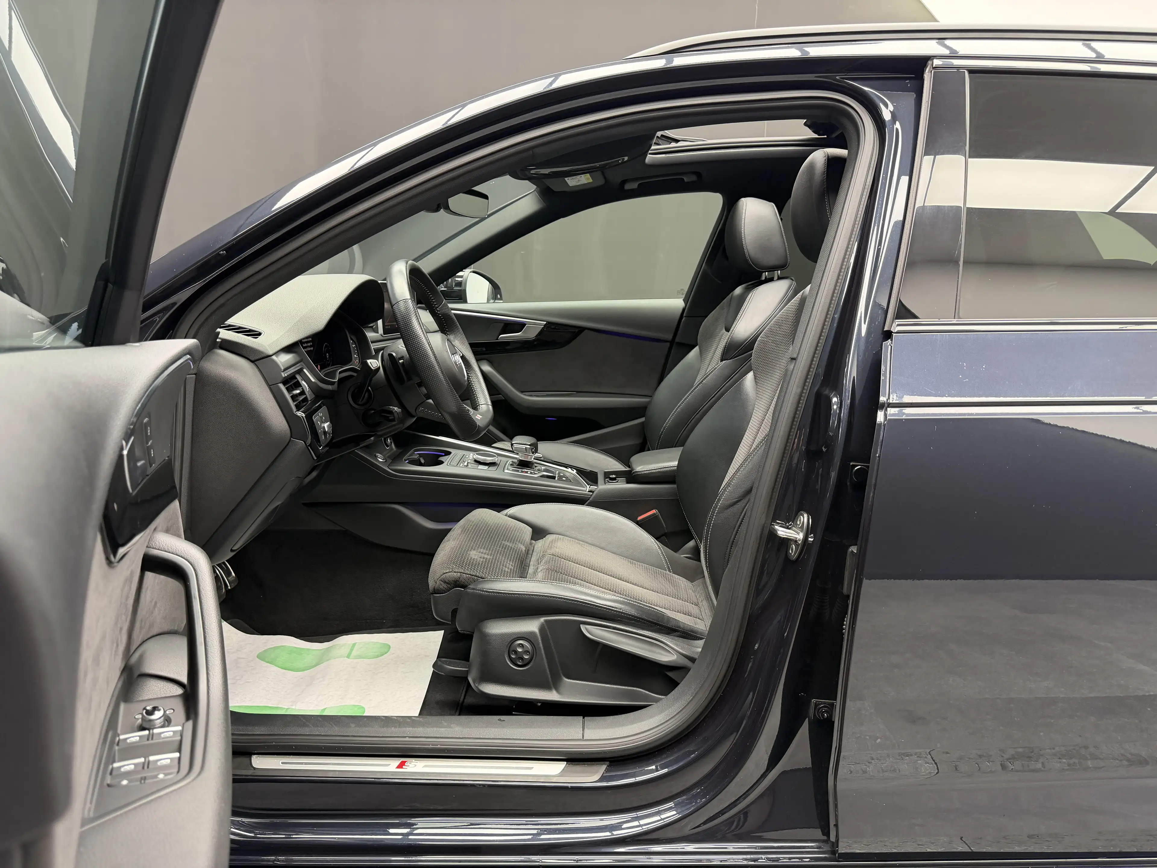 Audi A4 Avant 2.0 TDi S tronic * FULL OPTIONS + S-LINE * — photo 8