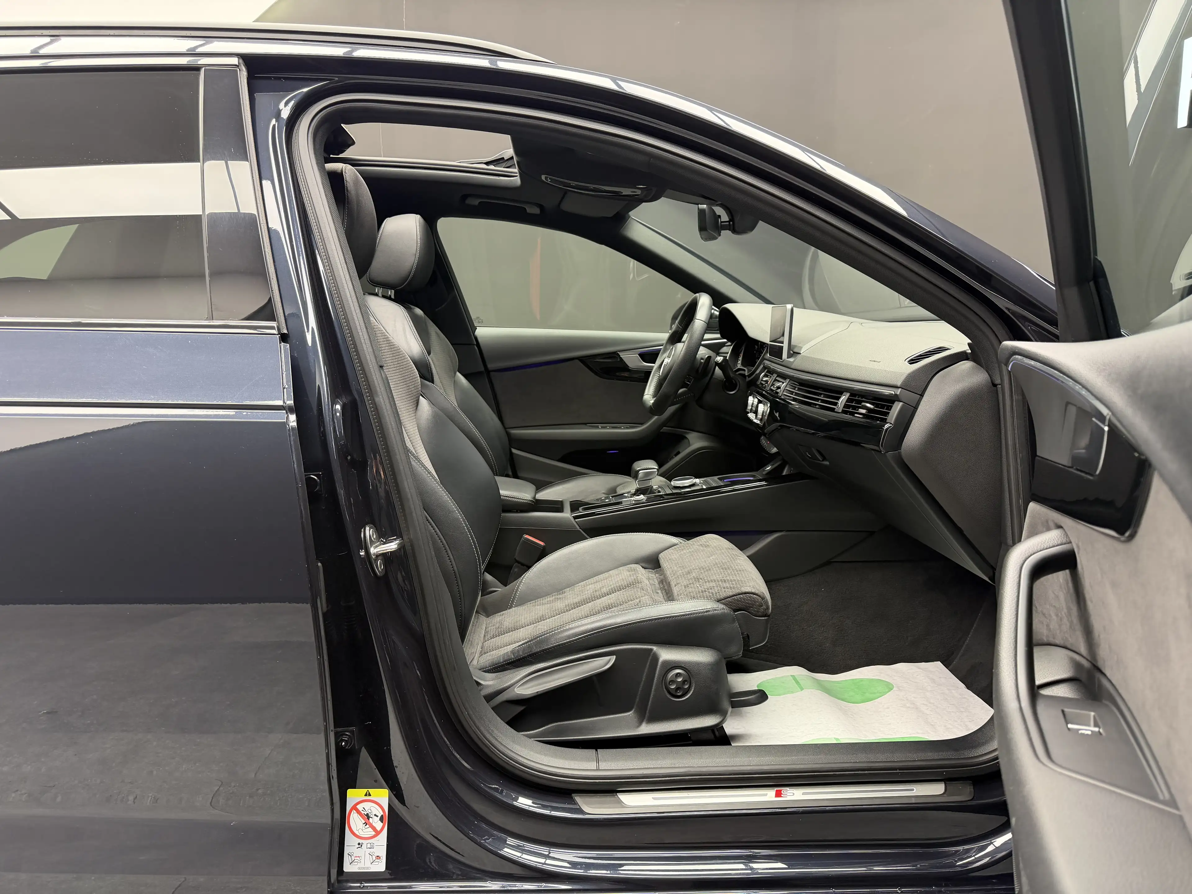 Audi A4 Avant 2.0 TDi S tronic * FULL OPTIONS + S-LINE * — photo 9