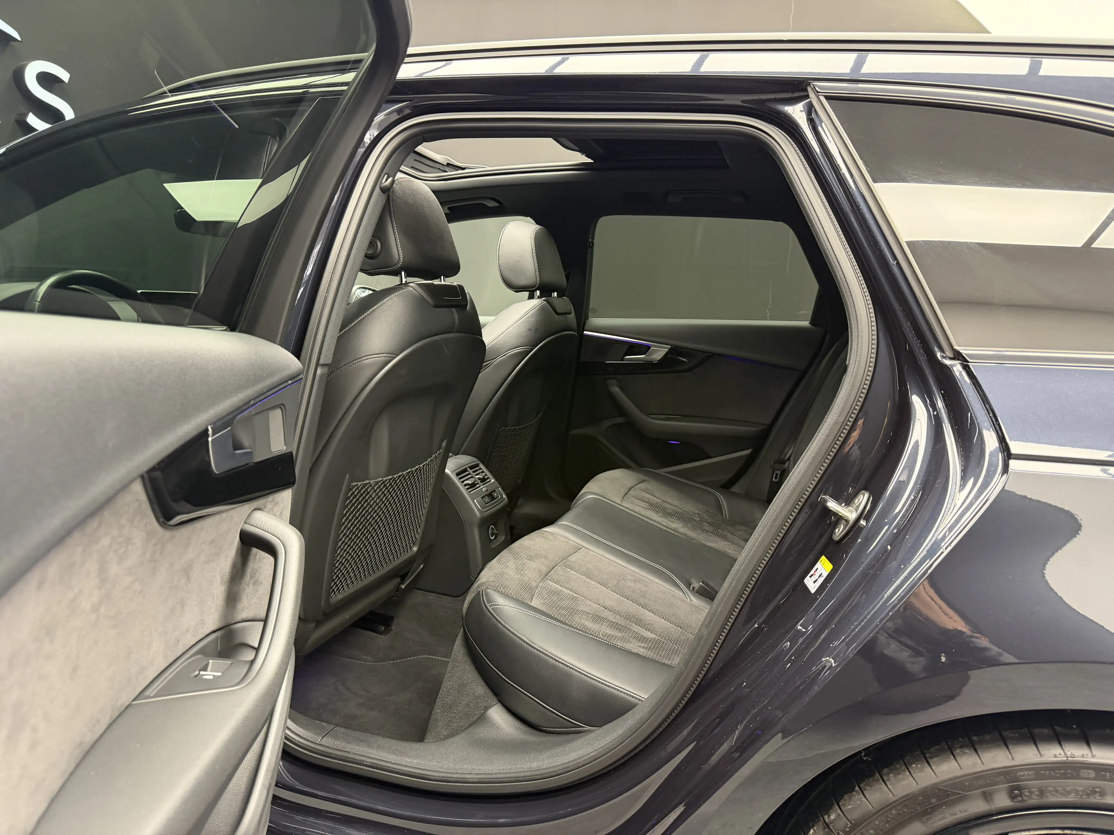Audi A4 Avant 2.0 TDi S tronic * FULL OPTIONS + S-LINE * — photo 10
