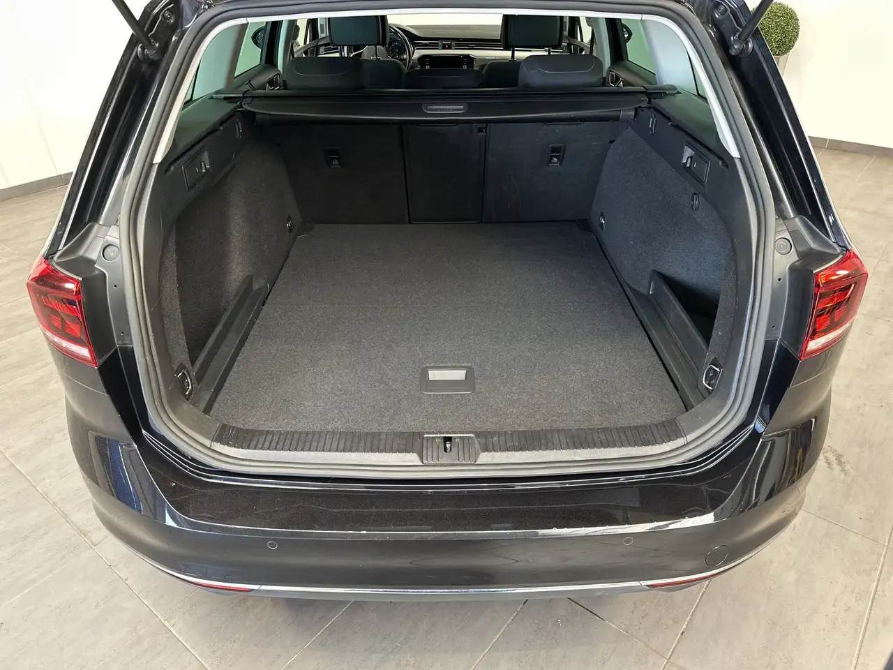Volkswagen Passat Variant 2.0 TDI DSG Business NAV+LED+KAM 6