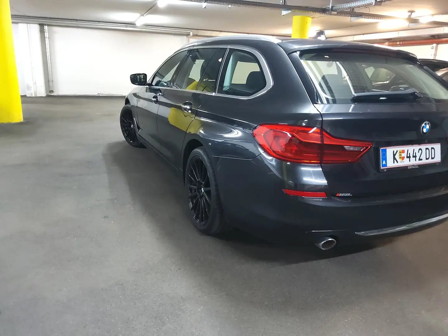 BMW 520 520d Touring Aut. Grau - 1