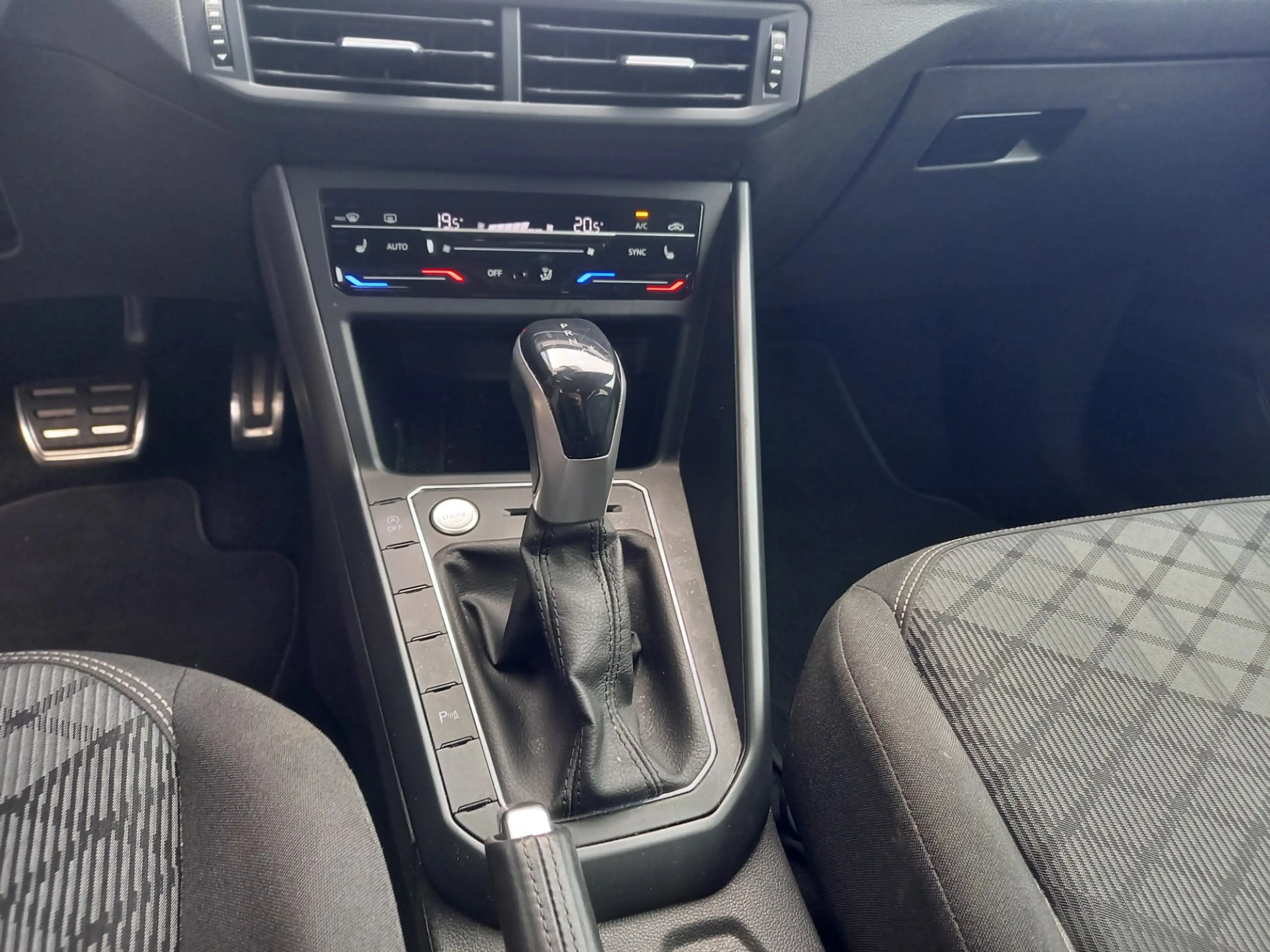 Volkswagen Taigo 1.0 TSI R-Line DSG - CAMERA - PDC V/A - STOELVERW — photo 20