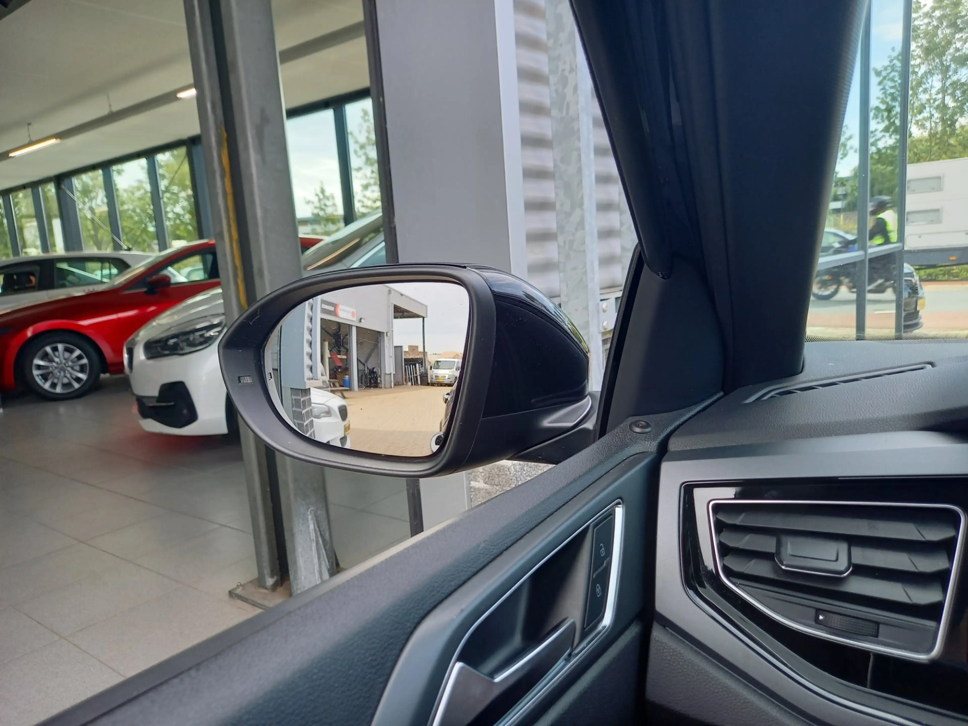 Volkswagen Taigo 1.0 TSI R-Line DSG - CAMERA - PDC V/A - STOELVERW — photo 36