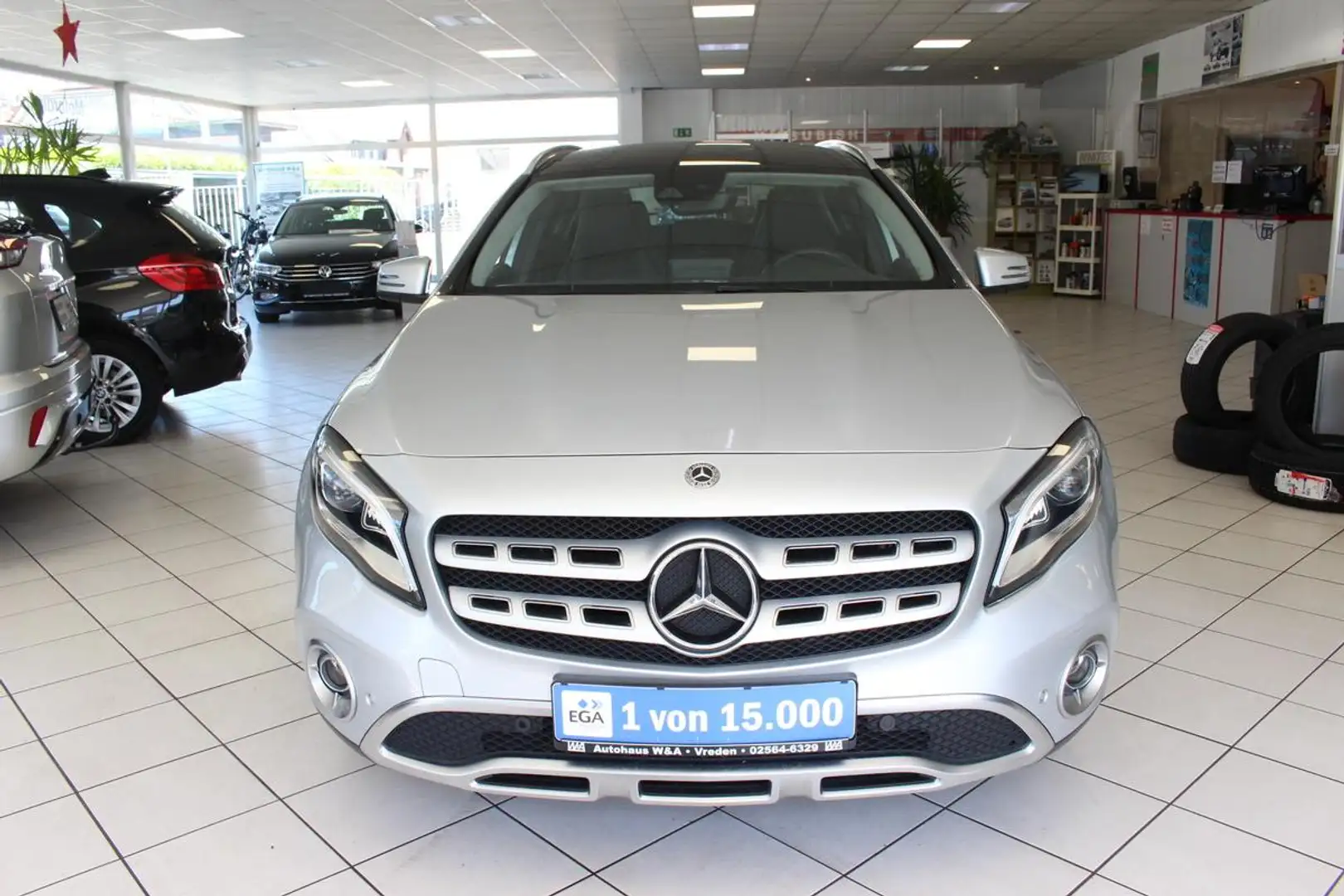 Mercedes-Benz GLA 220 4Matic LED AMG Felgen Panoramadach Argent - 2