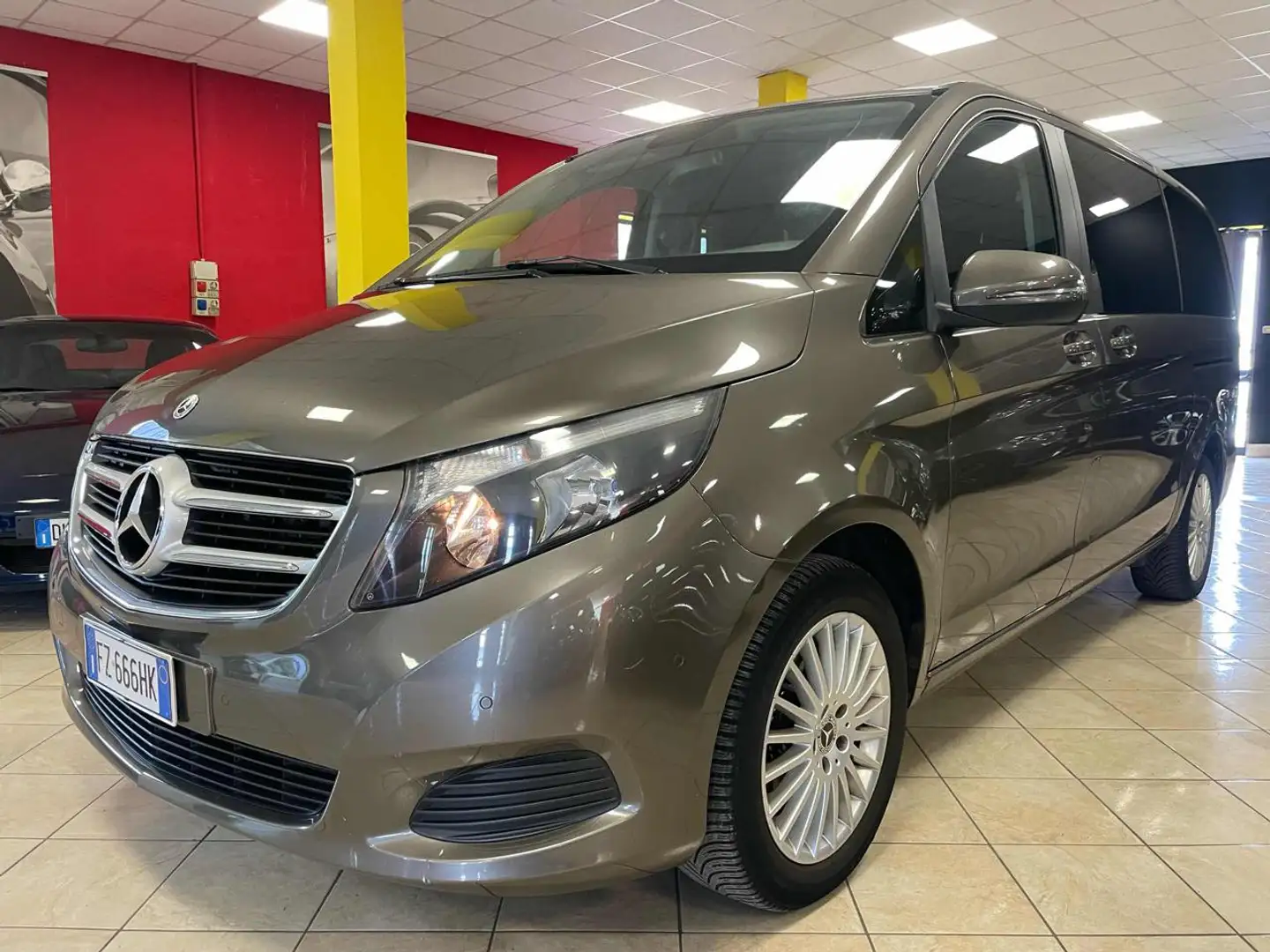 Mercedes-Benz V 220 d Automatic Long * 7posti/pdc/ Grigio - 1