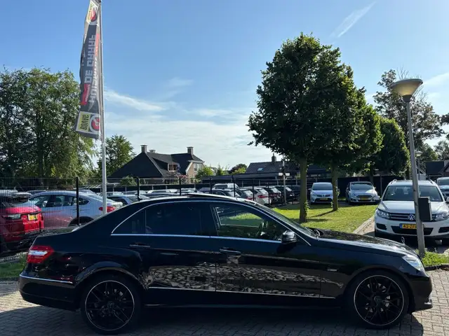 Mercedes-Benz E-Class view 4