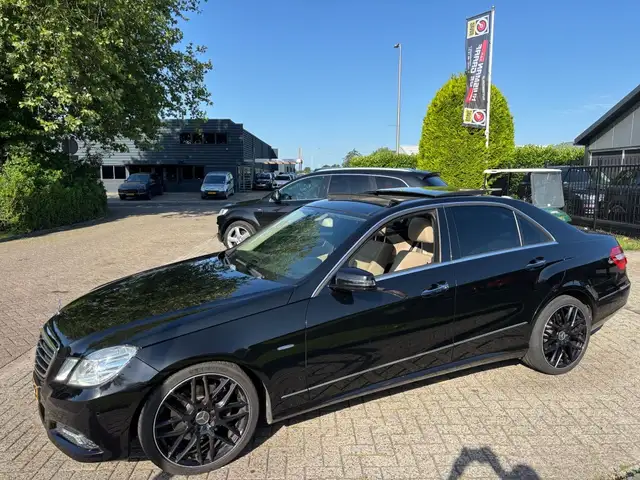 Mercedes-Benz E-Class view 5
