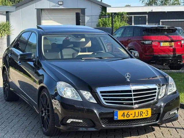 Mercedes-Benz E-Class view 3