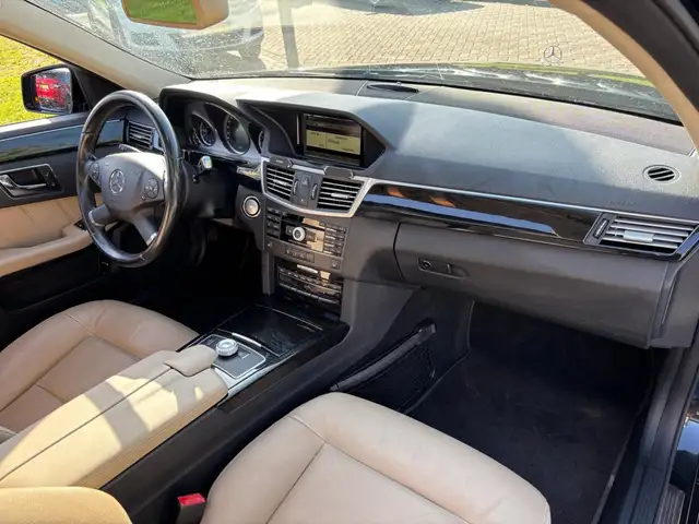 Mercedes-Benz E-Class view 9