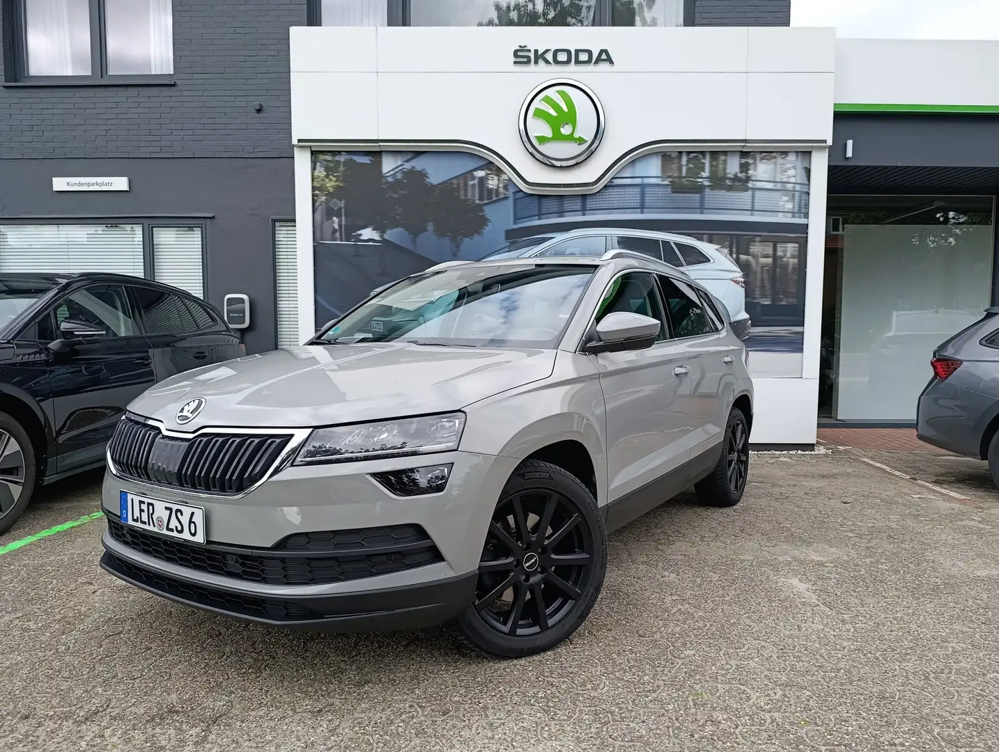 Skoda Karoq Style 2.0 TDI 4x4 AHK Leder Šedá - 1