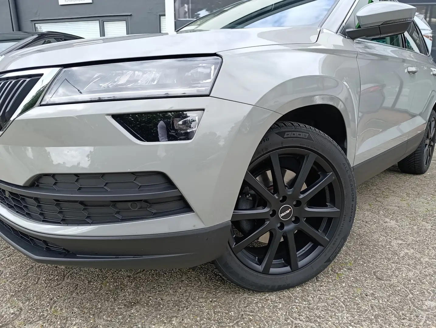 Skoda Karoq Style 2.0 TDI 4x4 AHK Leder Šedá - 2