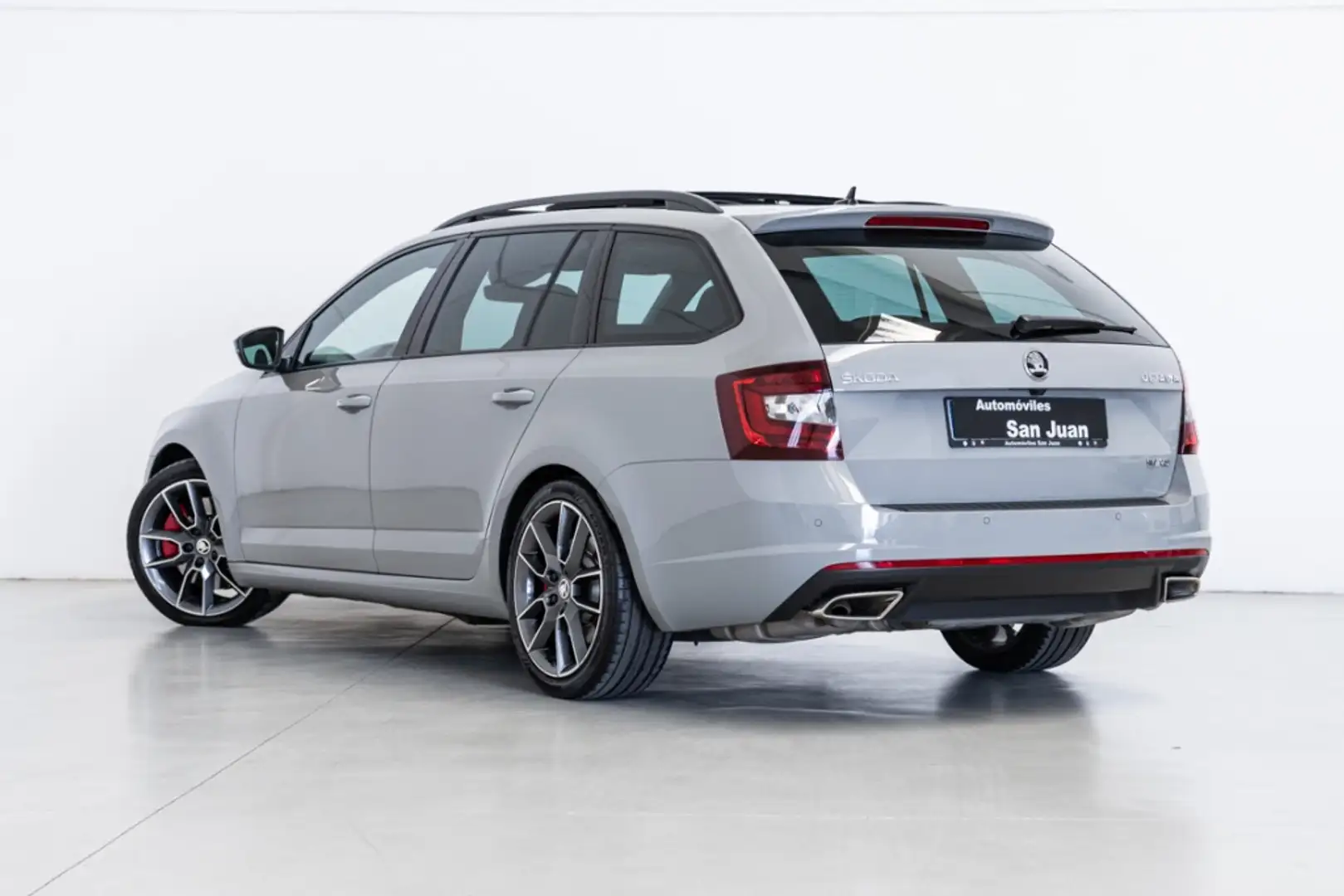 Skoda Octavia Combi 2.0 TSI DSG RS 180kW Gris - 2