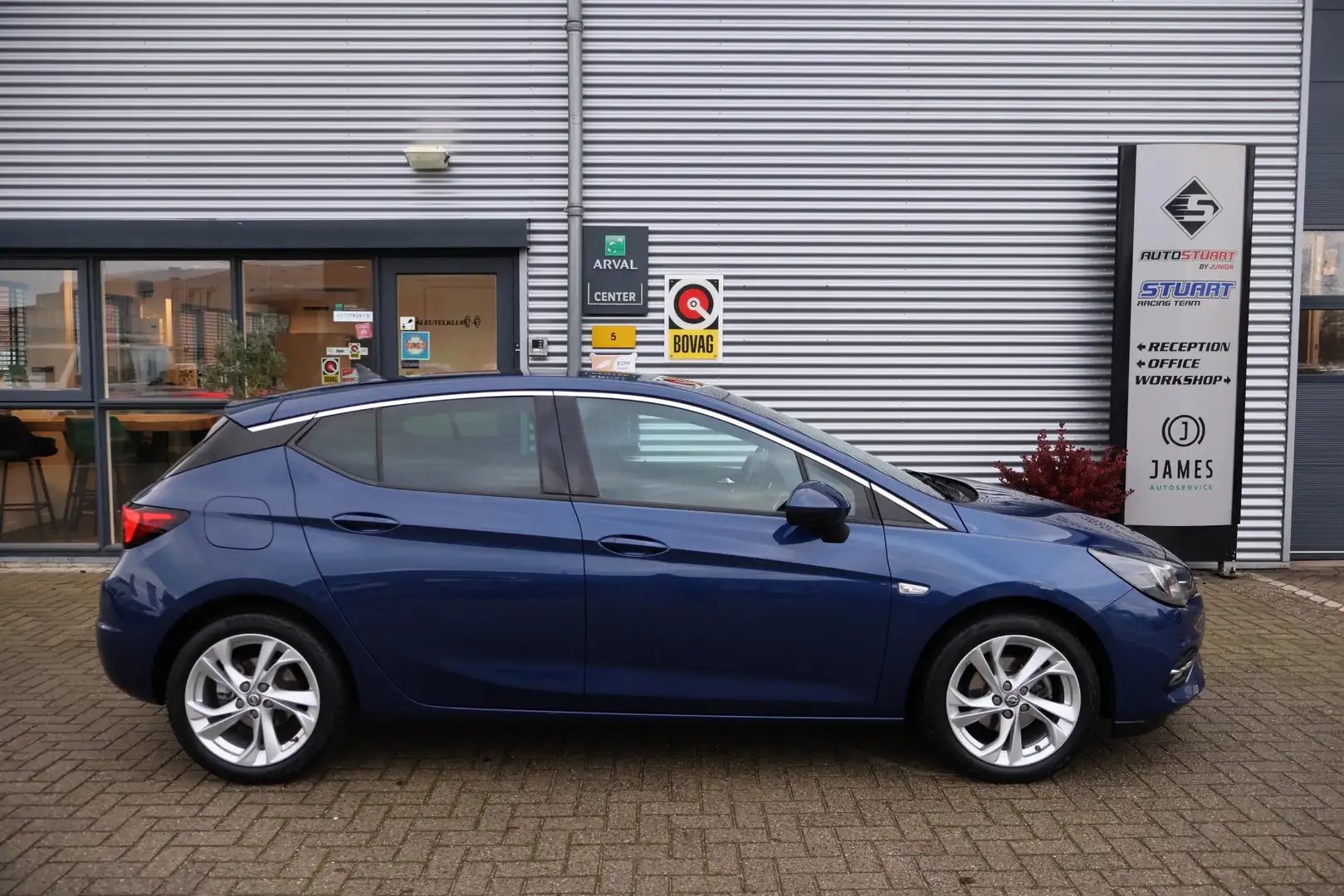 Opel Astra 1.2 Launch Elegance 1e Eigenaar | NL-Auto | Volled Blauw - 2