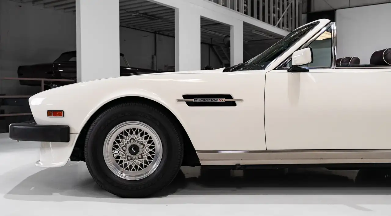 Aston Martin V8 VOLANTE Volante (Convertible), foto 12