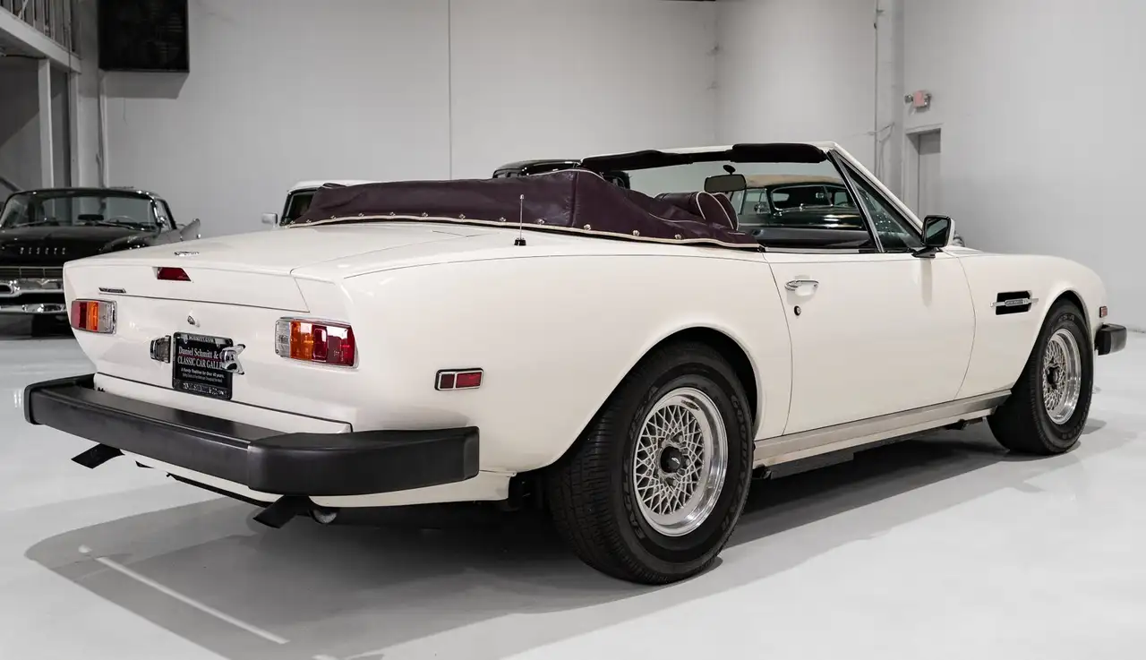 Aston Martin V8 VOLANTE Volante (Convertible), foto 9