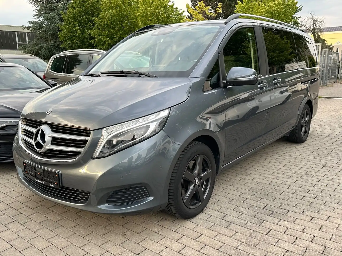 Mercedes-Benz V 220 d EDITION Lang | 7-Sitz| Spur|NAV| KAM| LED Gri - 2