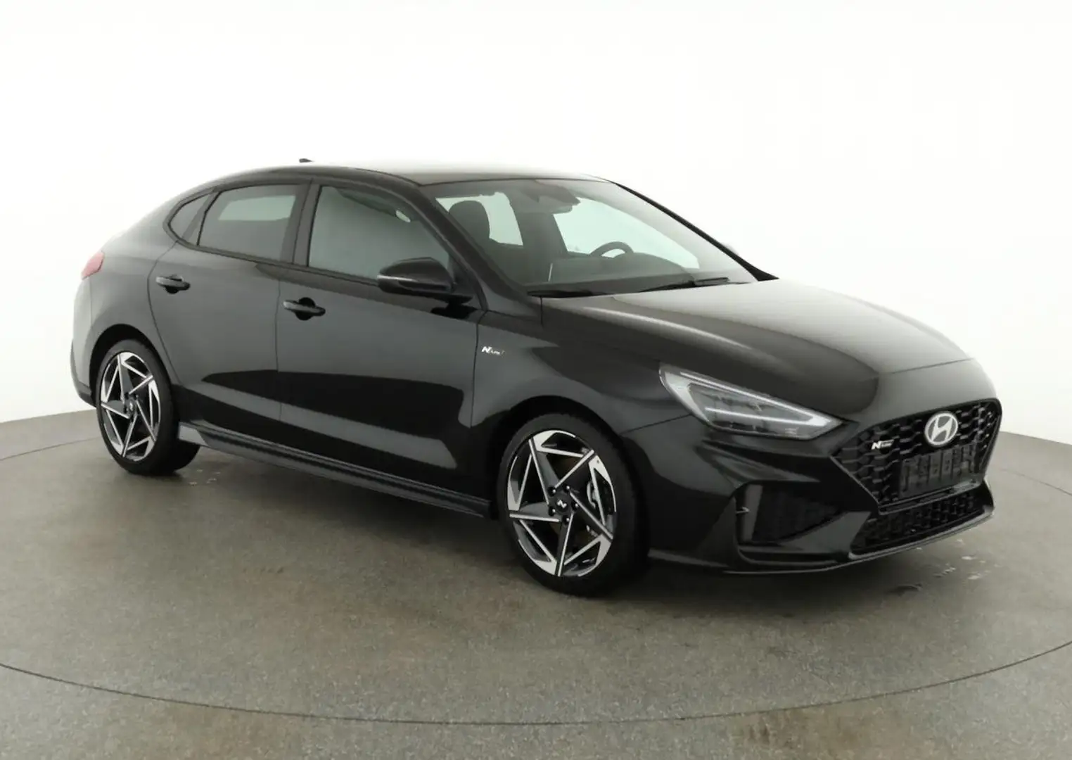 Hyundai i30 N Line 1.5 T-GDI DCT Fastback N-LINE, Navi, 18-... Schwarz - 1