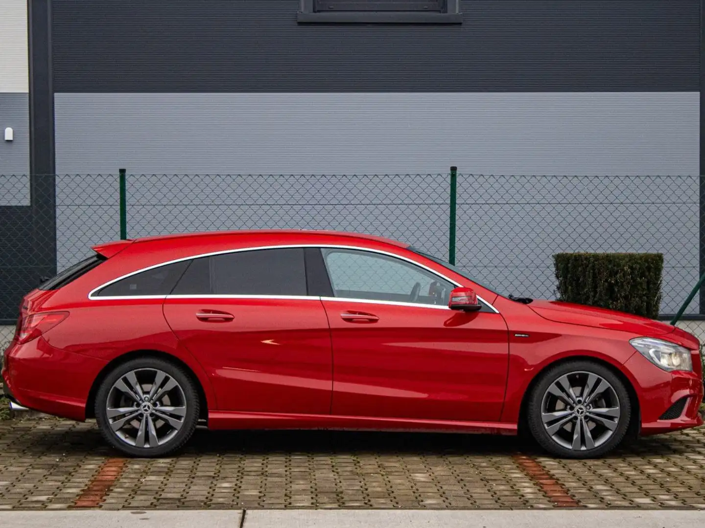 Mercedes-Benz CLA 200 CLA SB 200d 2.2CDI 4Matic 7G-DCT AMG Line Rot - 1