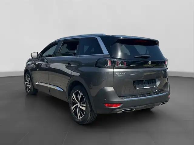 Peugeot 5008 view 3