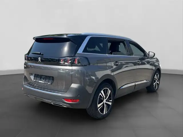 Peugeot 5008 view 5