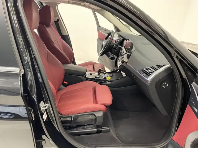 BMW X3 view 8