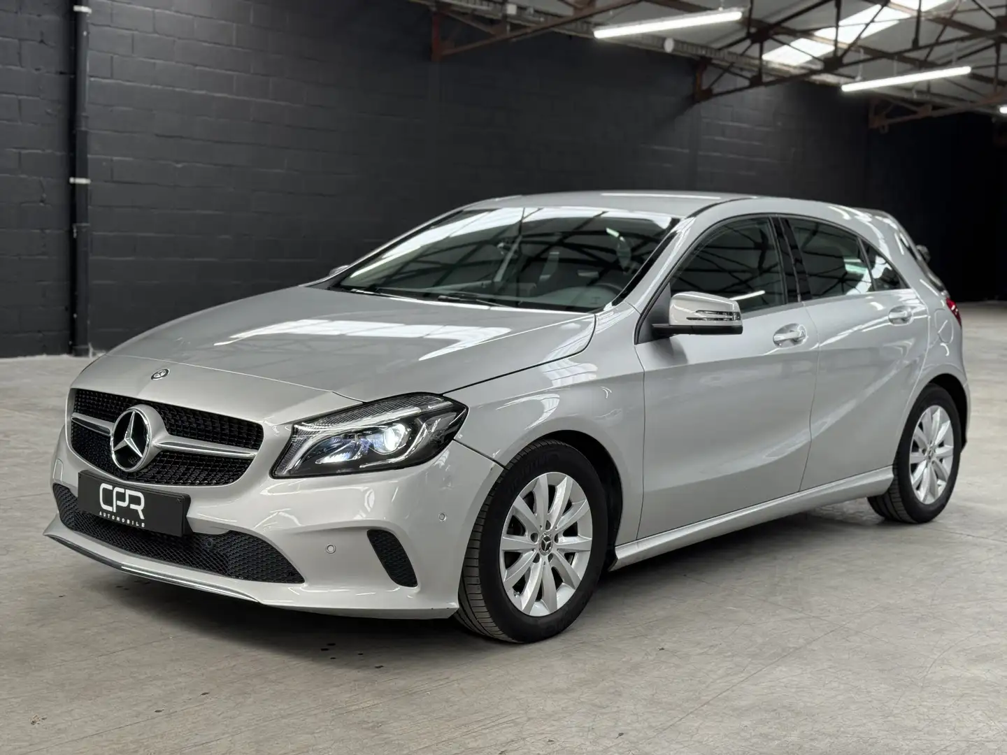Mercedes-Benz A 180 d * 26.000KM * GPS * LED * RADAR * CARNET COMPLET Argento - 1