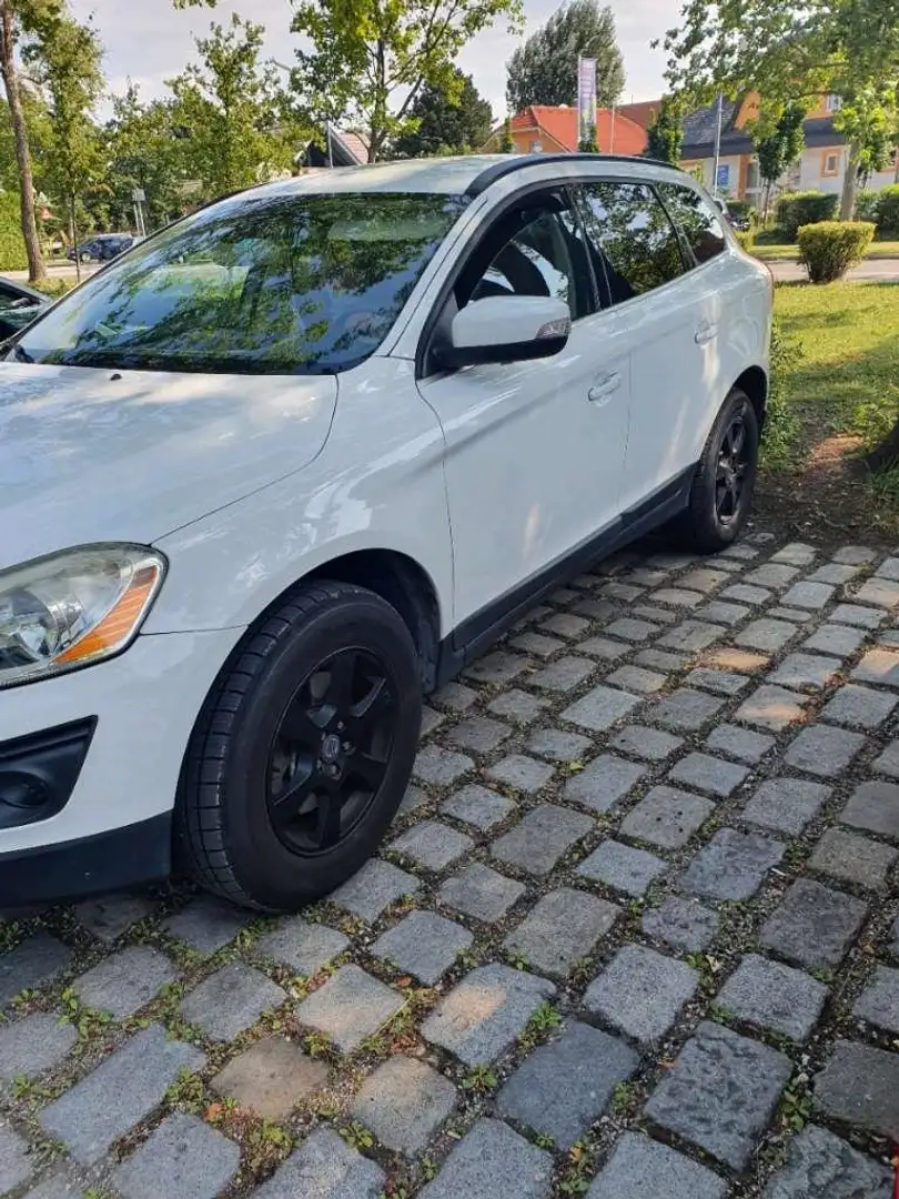 Volvo XC60 XC60 2,4D Momentum Momentum Blanc - 1