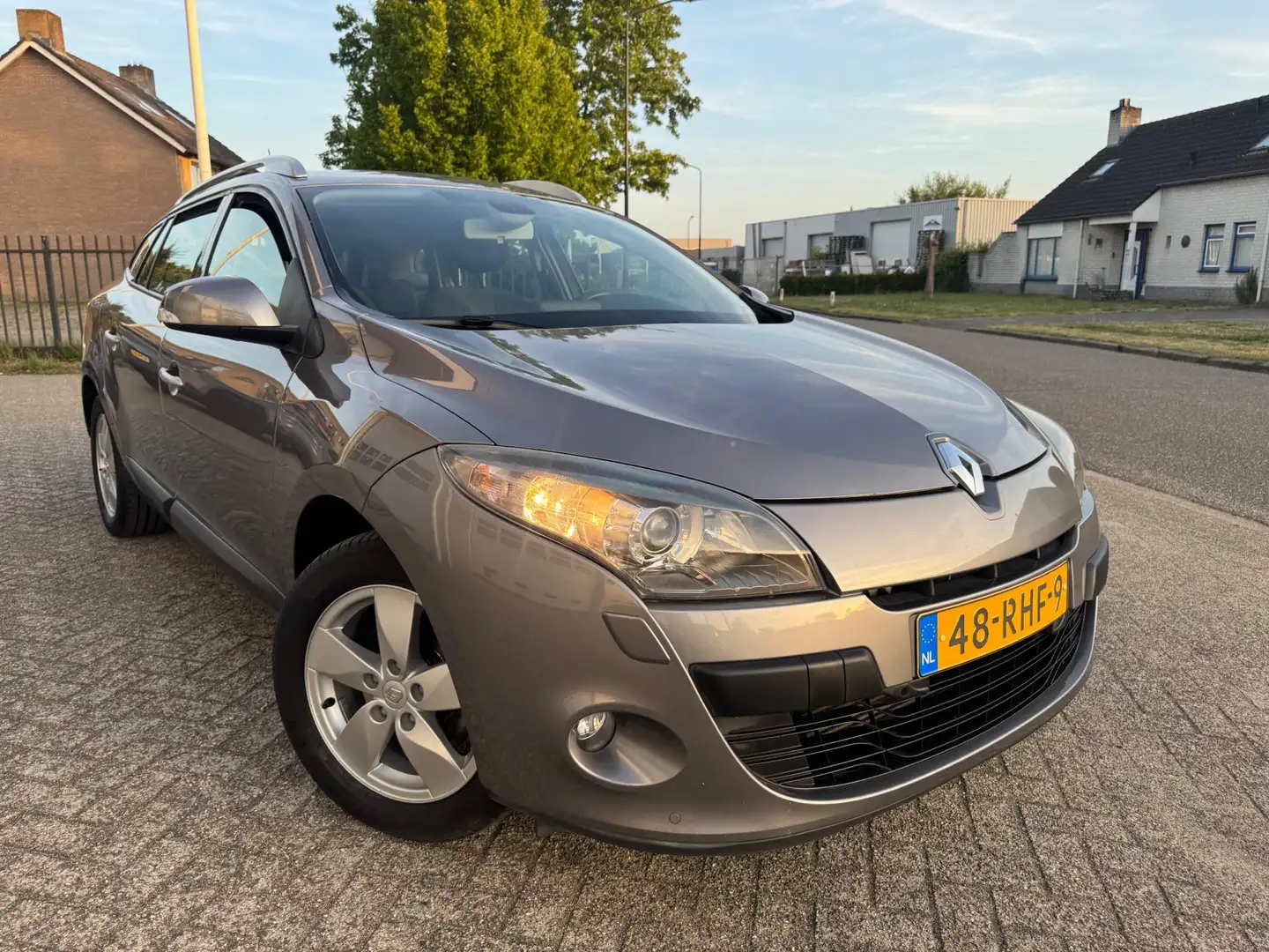 Renault Megane Estate 1.4 TCe Dynamique Airco, Navigatie, Cruise Grijs - 2