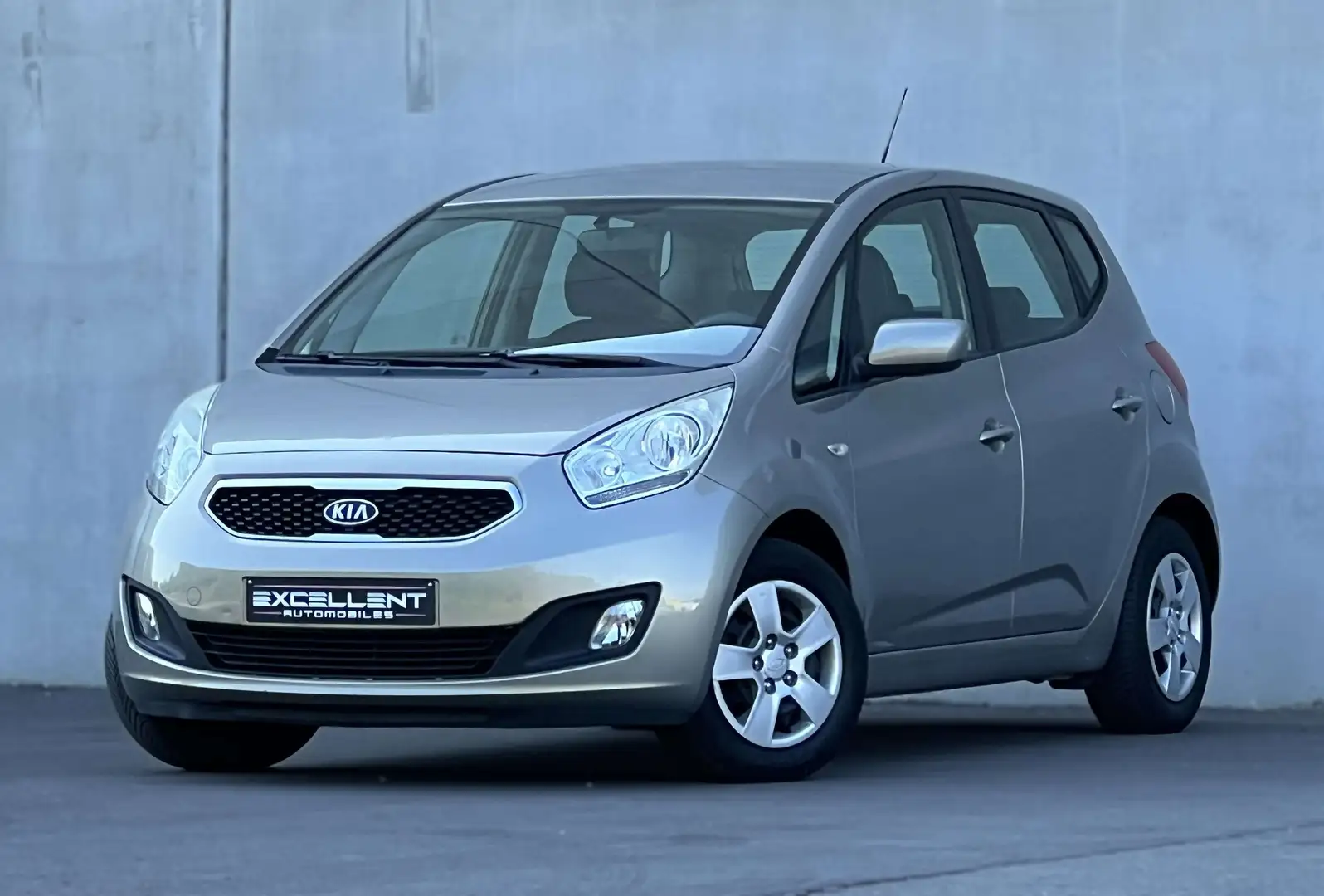 Kia Venga 1.4i Access/AIRCO/USB/MP3/GARANTIE 12 MOIS// Beige - 1