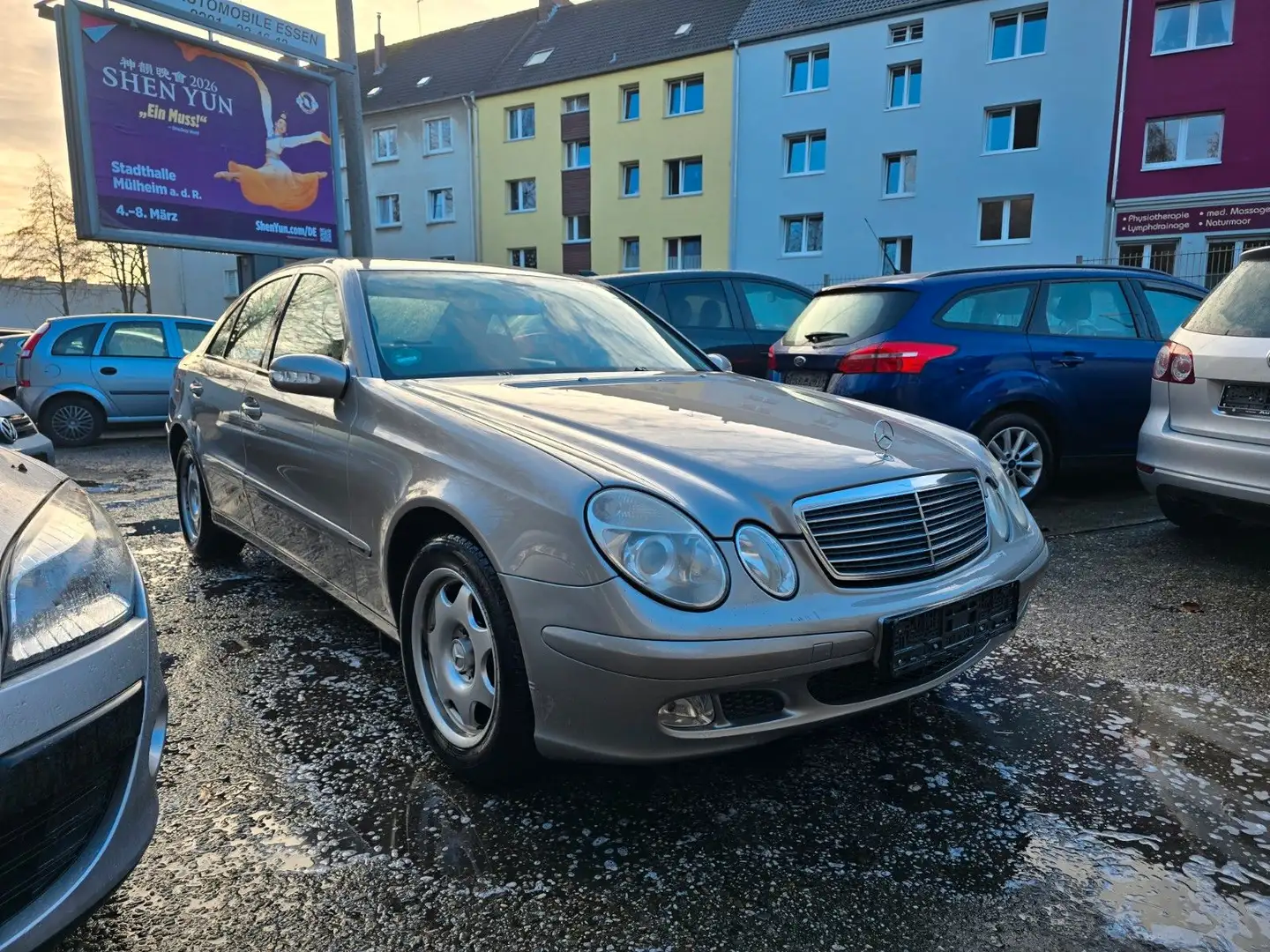 Mercedes-Benz E 200 E Limousine E 200 Kompressor*AUTOMATIK * Beige - 1