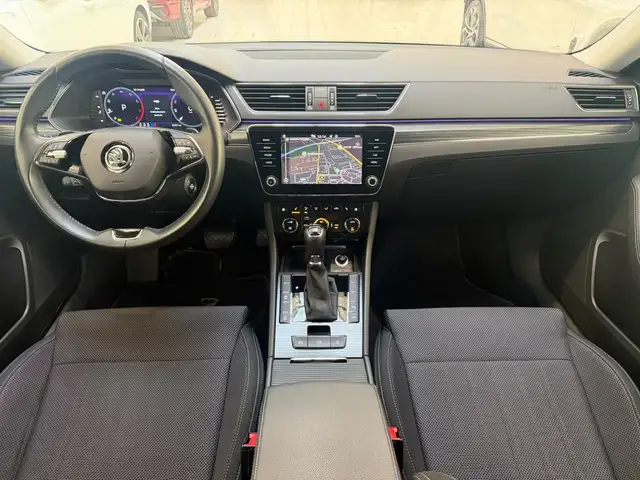 Skoda Superb view 9