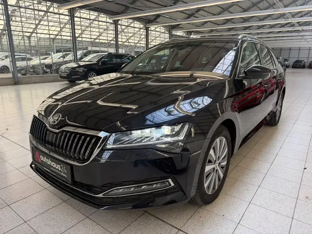 Skoda Superb view 3