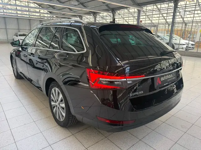 Skoda Superb view 4
