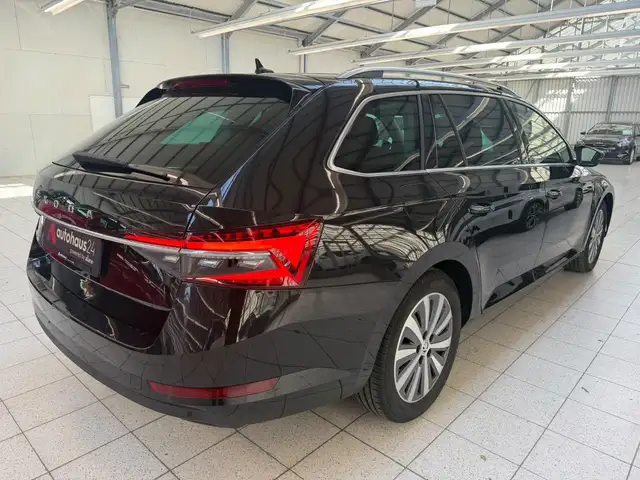 Skoda Superb view 5