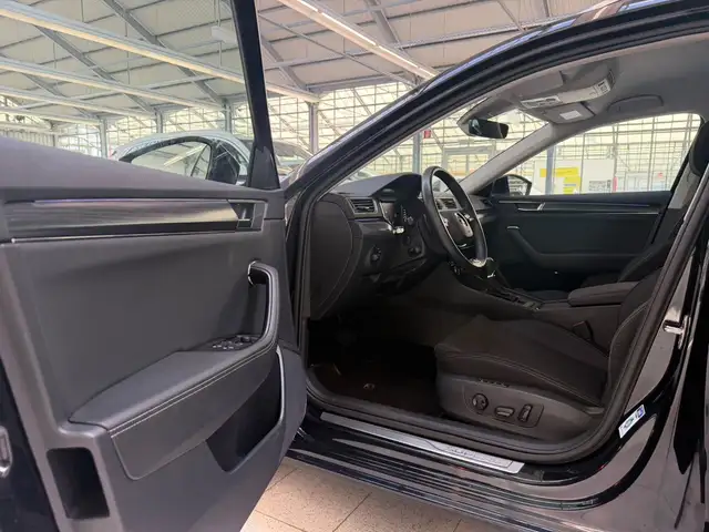 Skoda Superb view 8