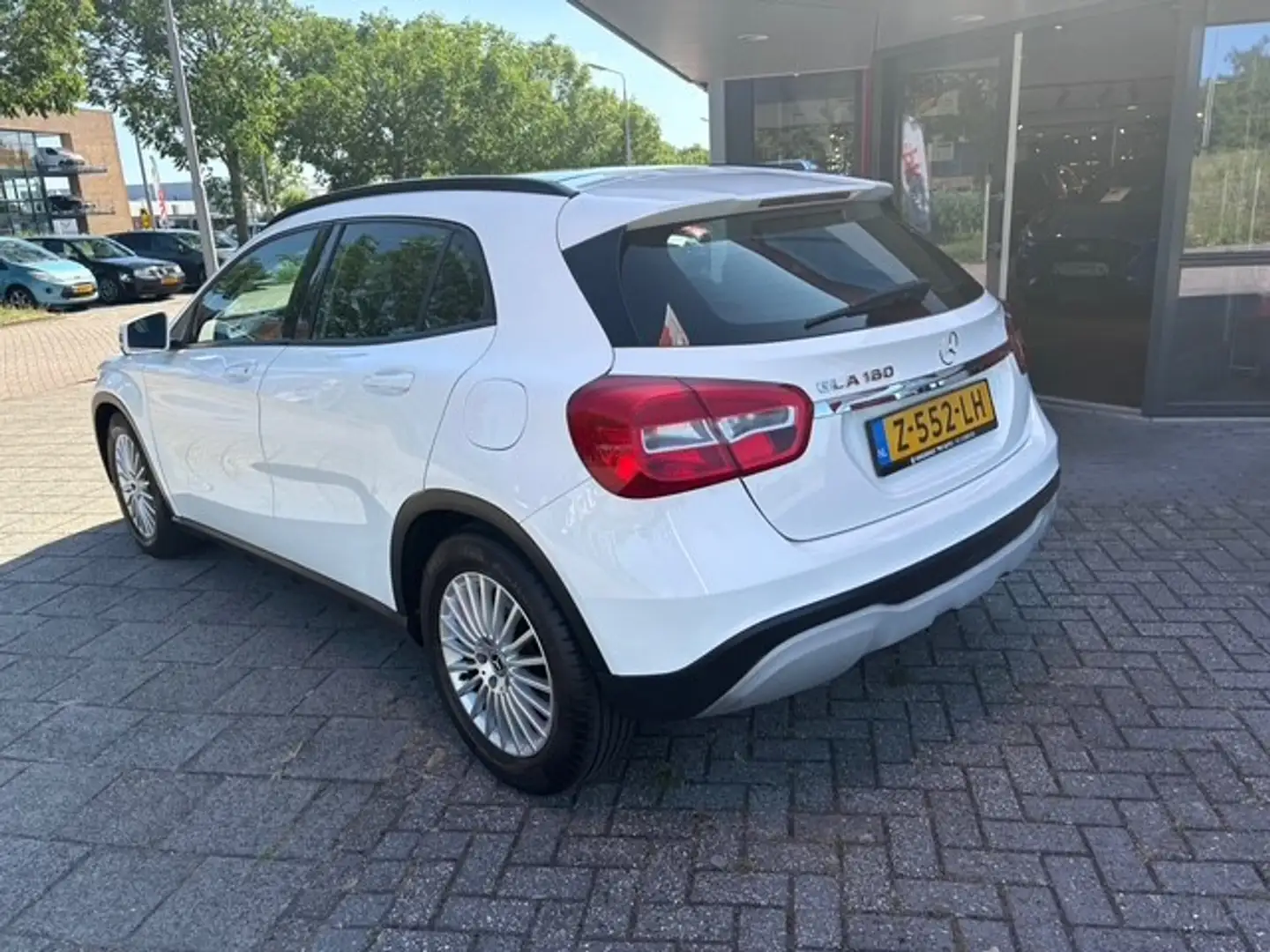 Mercedes-Benz GLA 180 Business Solution | Navi \ Camera | 66.447 km Deal Wit - 2