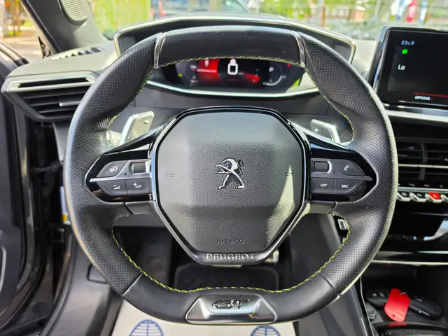 Peugeot 2008 view 11