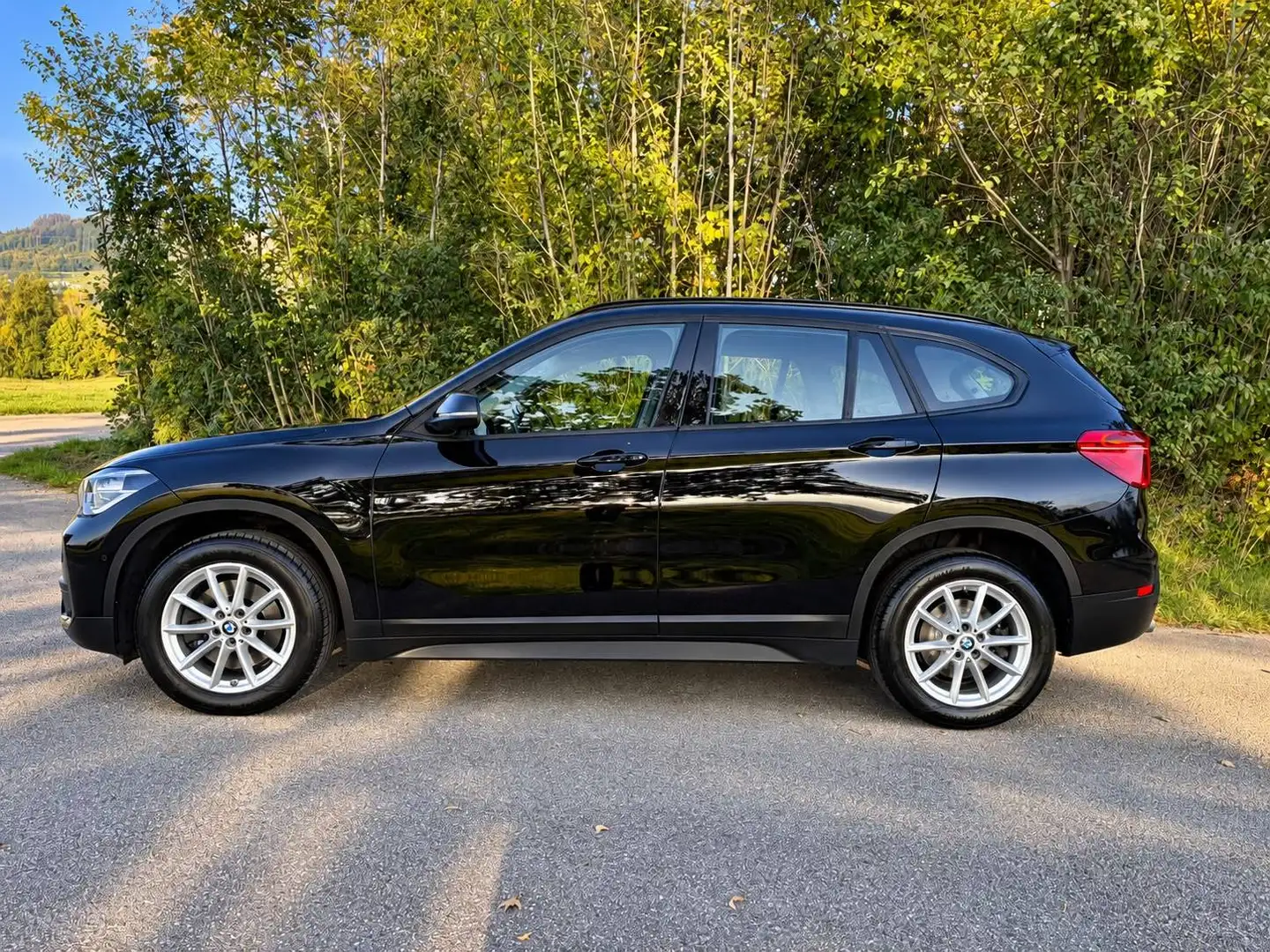 BMW X1 xDrive 20 d Advantage Schwarz - 2