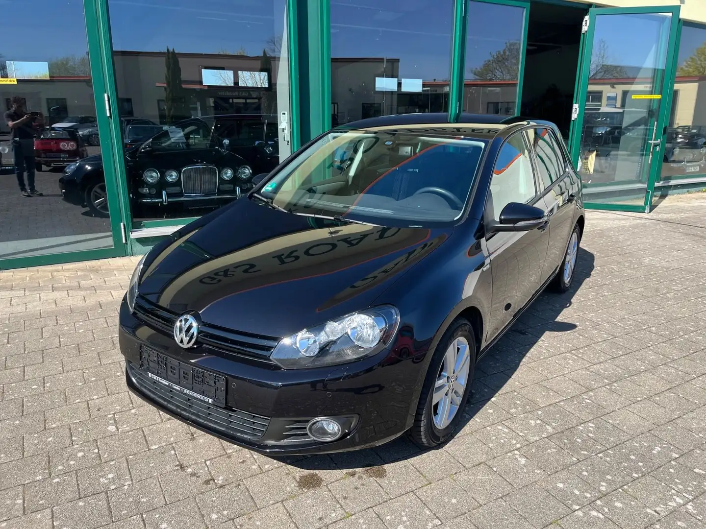 Volkswagen Golf 1.2 TSI MATCH Klima TÜV neu 1. Hand Negro - 2