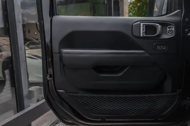 Jeep Wrangler view 14