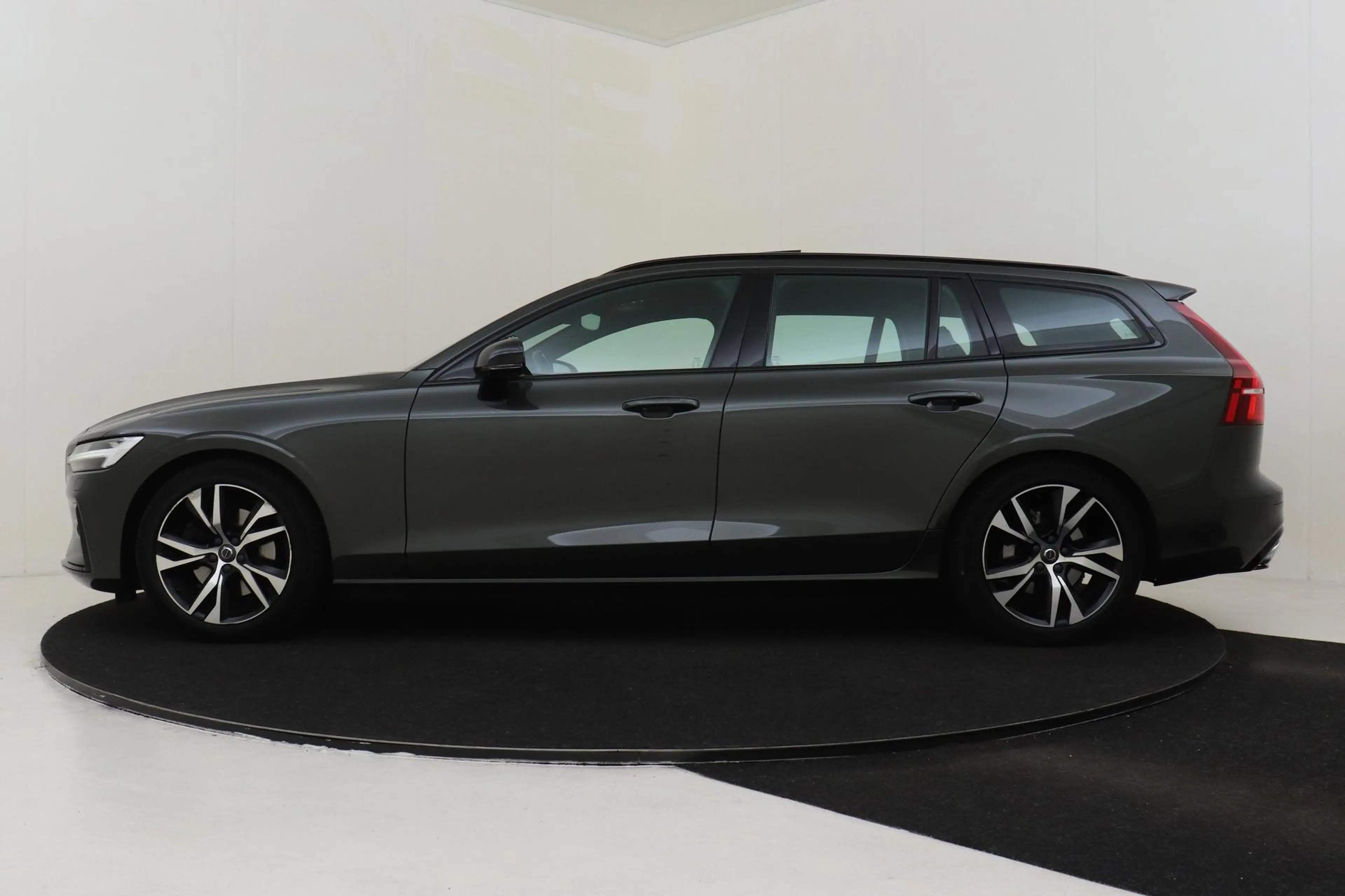 Volvo V60 B3 (M-HYBRID) R-DESIGN -PANO.DAK|ADAP.LED|CAMERA|S — photo 7