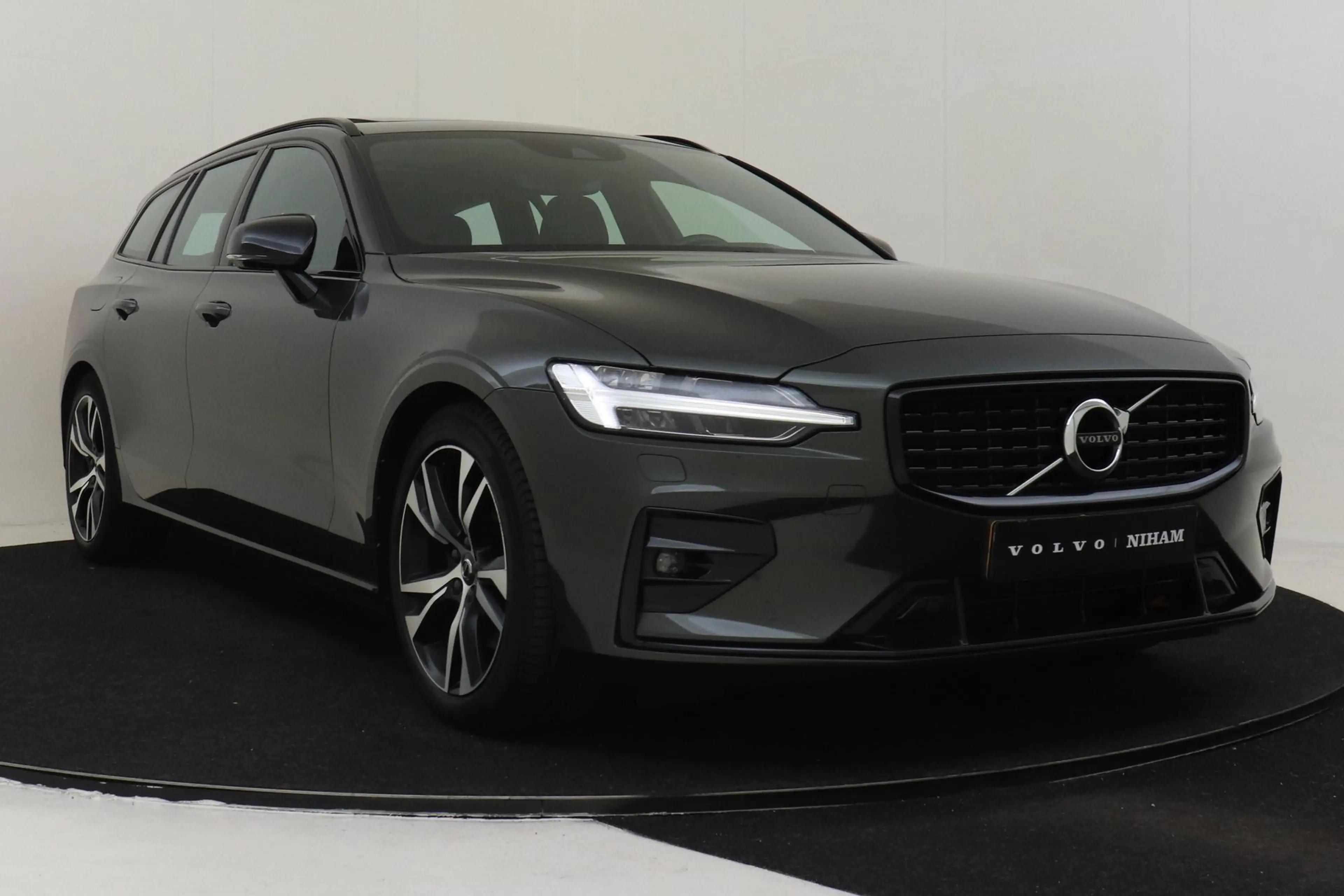 Volvo V60 B3 (M-HYBRID) R-DESIGN -PANO.DAK|ADAP.LED|CAMERA|S — photo 11