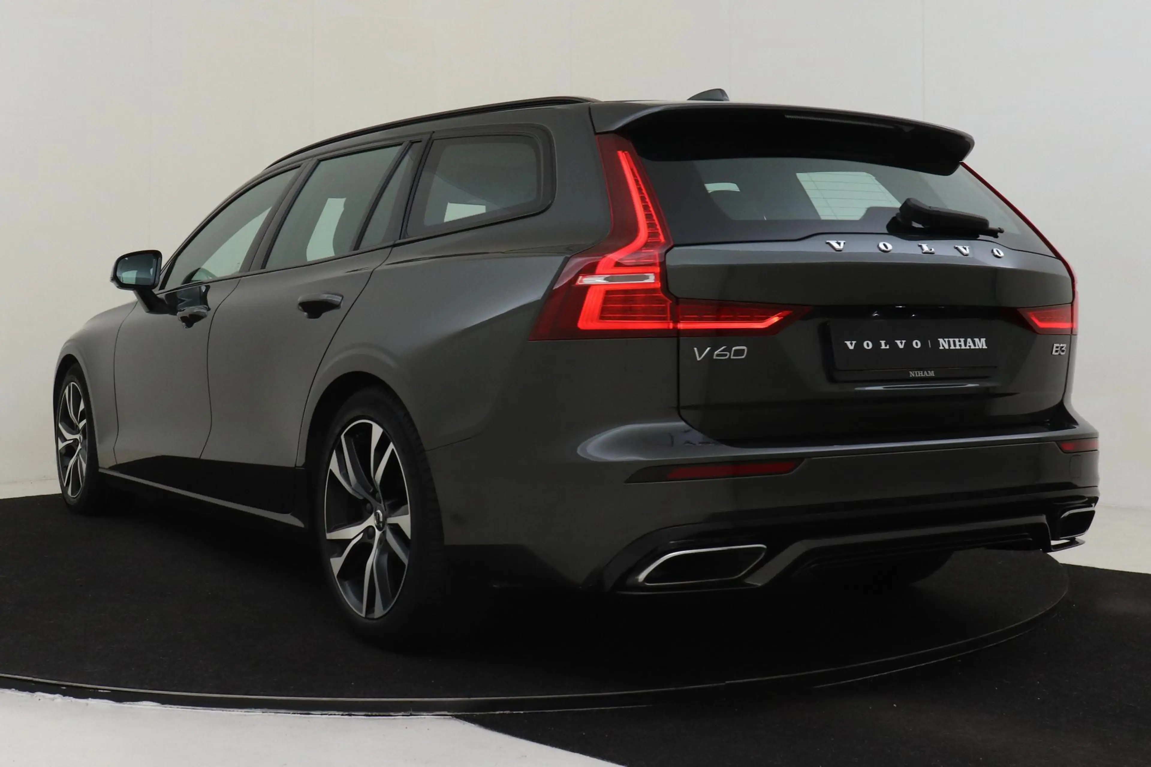 Volvo V60 B3 (M-HYBRID) R-DESIGN -PANO.DAK|ADAP.LED|CAMERA|S — photo 5