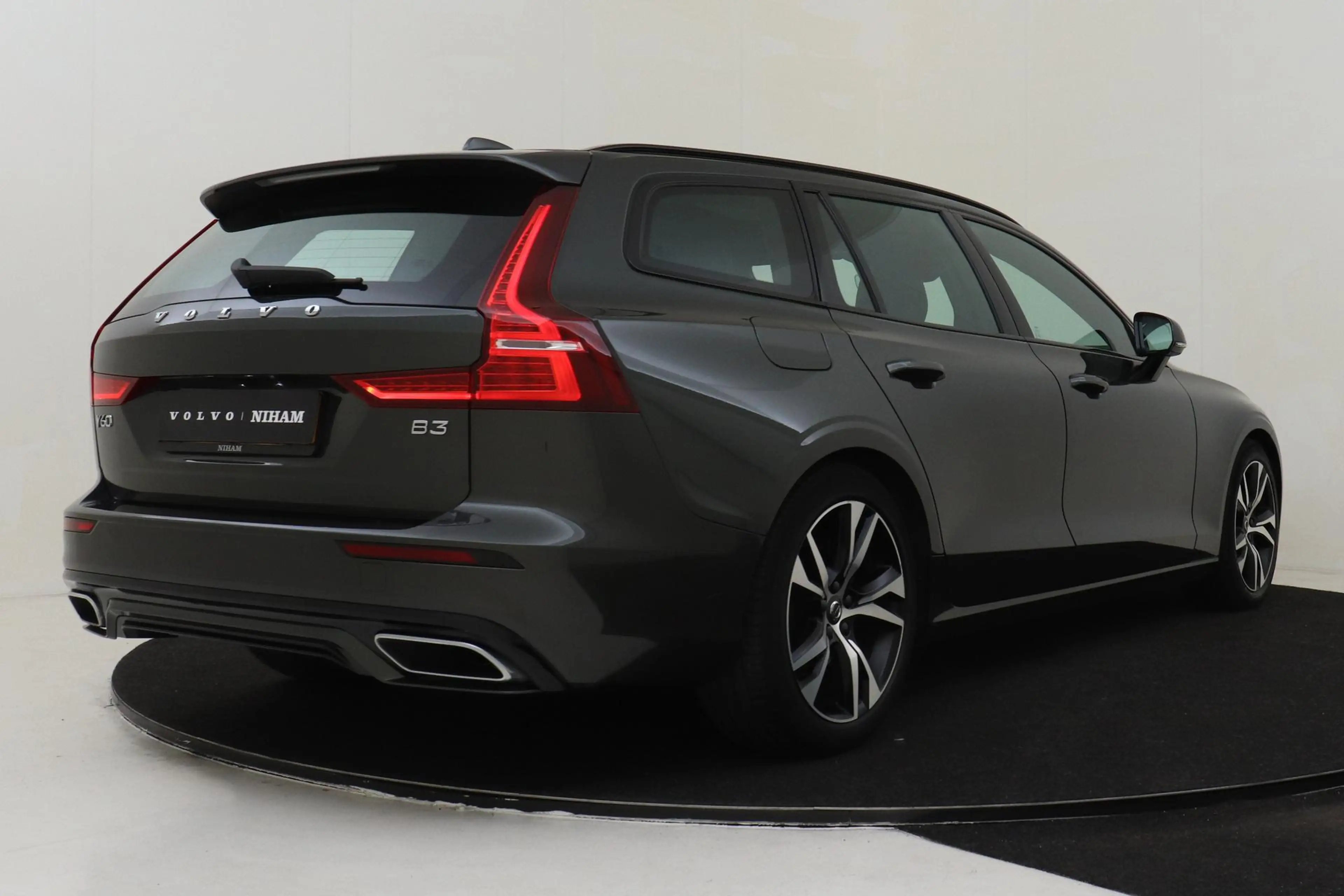 Volvo V60 B3 (M-HYBRID) R-DESIGN -PANO.DAK|ADAP.LED|CAMERA|S — photo 3