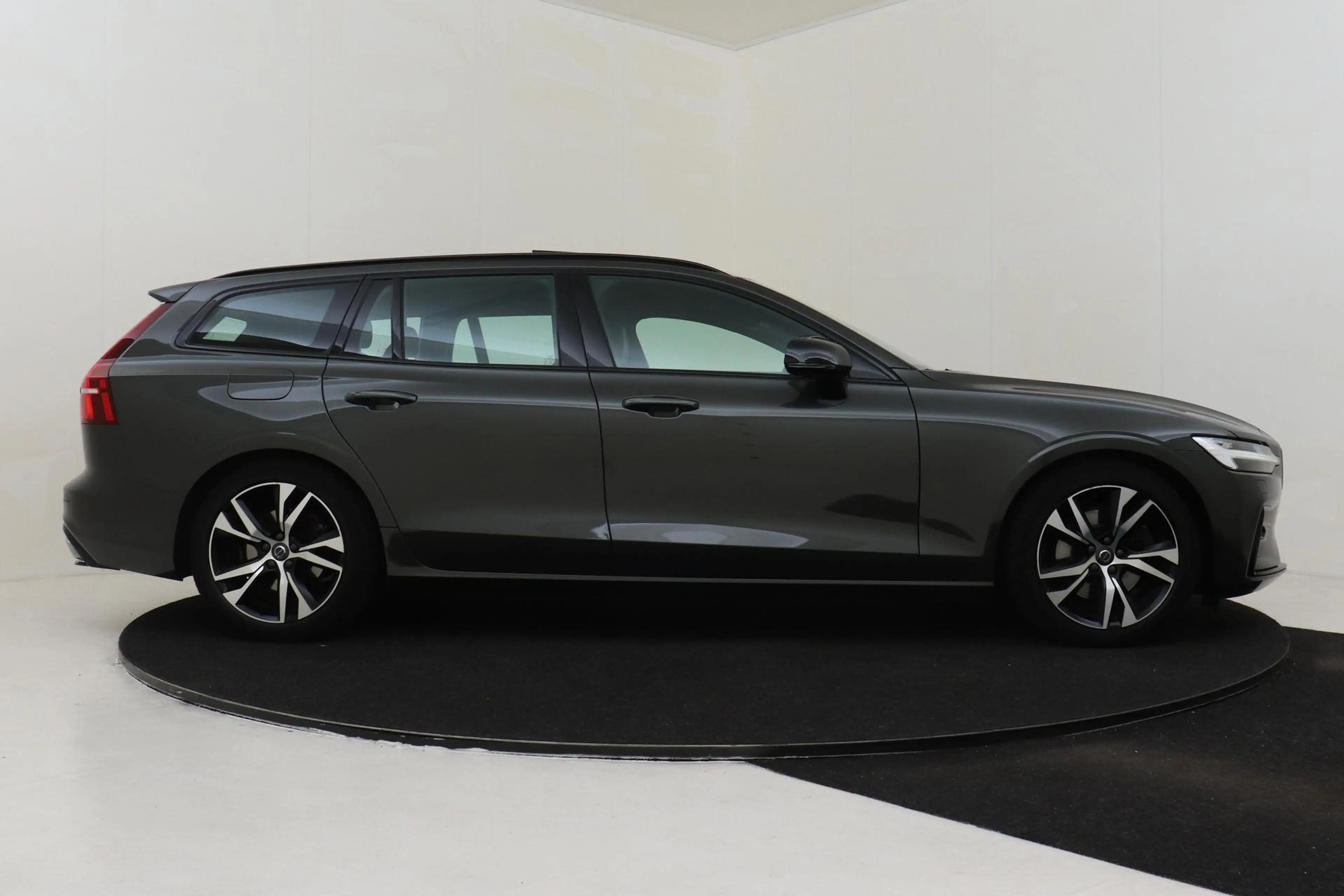 Volvo V60 B3 (M-HYBRID) R-DESIGN -PANO.DAK|ADAP.LED|CAMERA|S — photo 13