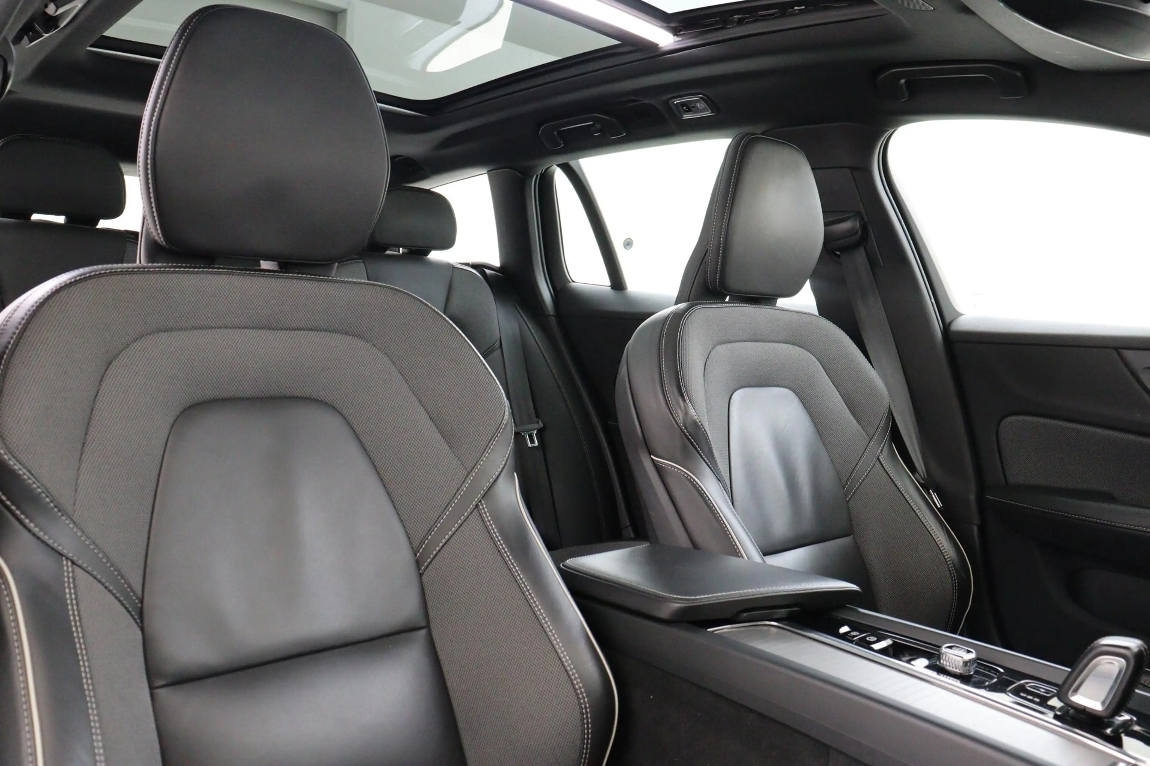 Volvo V60 B3 (M-HYBRID) R-DESIGN -PANO.DAK|ADAP.LED|CAMERA|S — photo 12