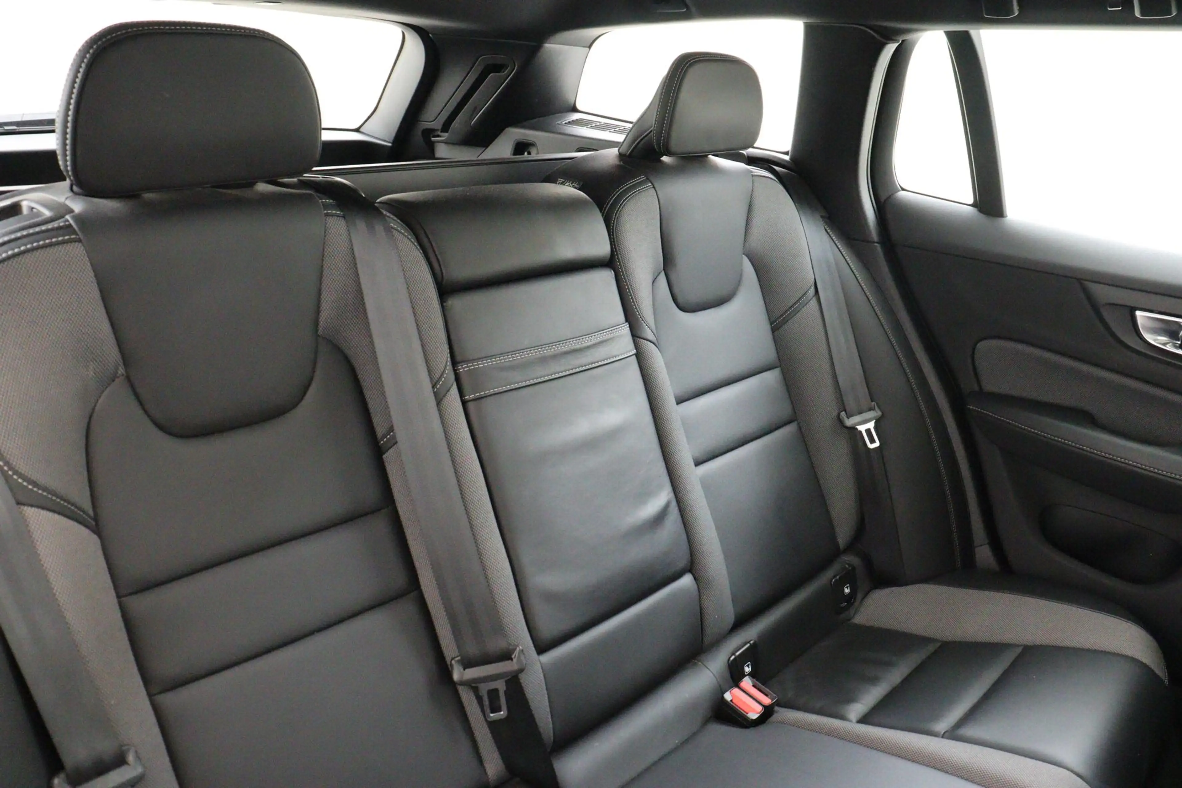 Volvo V60 B3 (M-HYBRID) R-DESIGN -PANO.DAK|ADAP.LED|CAMERA|S — photo 14