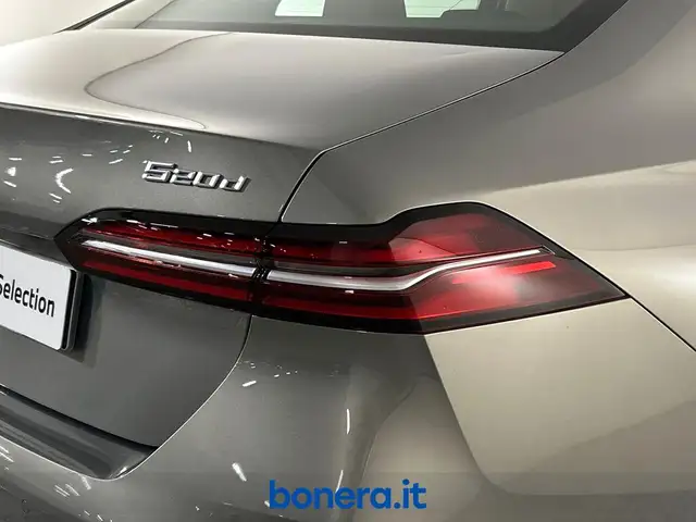 BMW 5 Series view 11