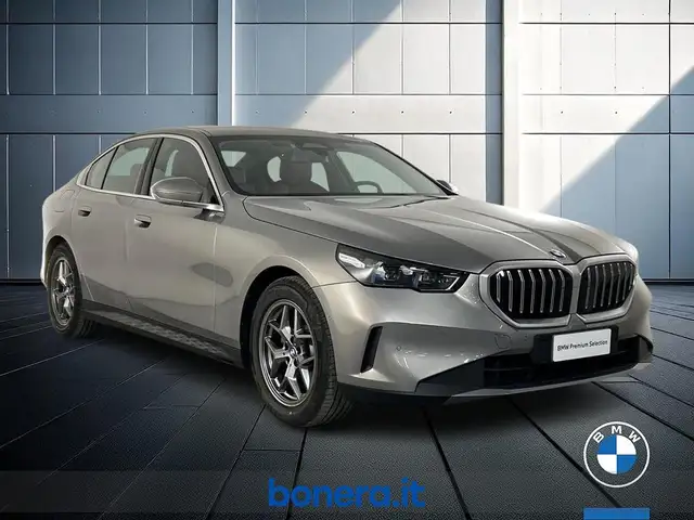 BMW 5 Series view 4