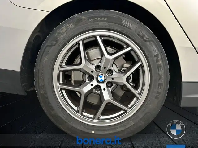 BMW 5 Series view 12